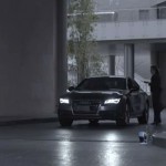 Une voiture Audi qui roule et se gare toute seule