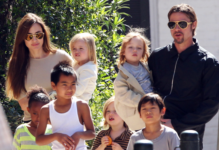 angelina-jolie-and-brad-pitt-family-in-new-orleans
