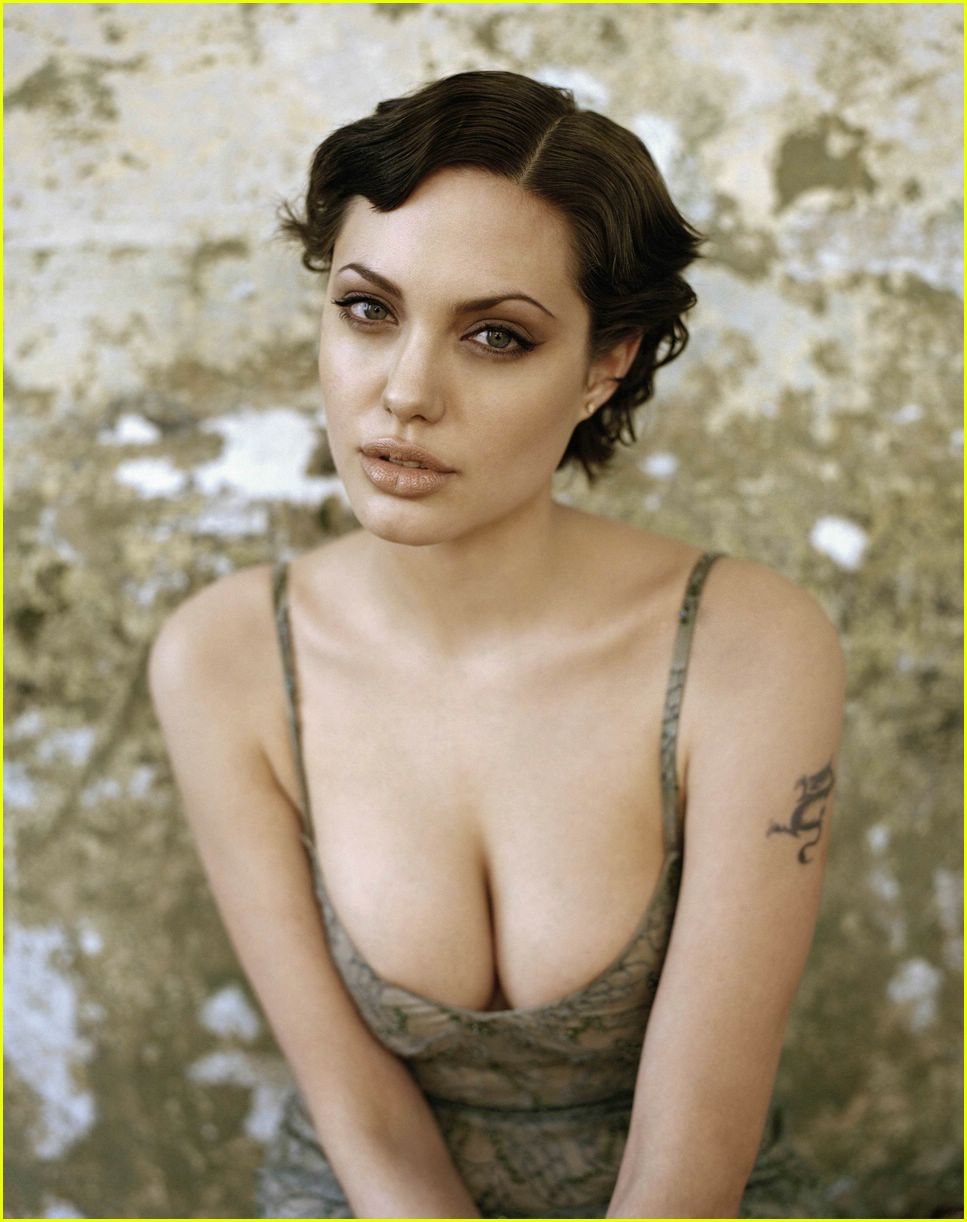angelina-jolie-lips24