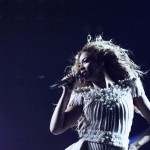 Beyoncé se coince les cheveux dans un ventilateur en plein concert
