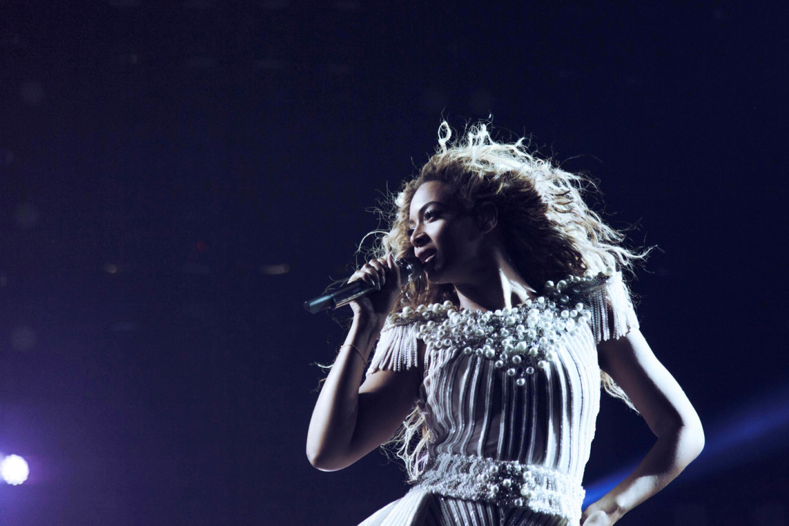 Beyoncé se coince les cheveux dans un ventilateur en plein concert ...