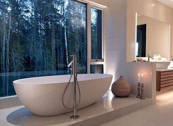modern-bathroom-with-forest-view_resultat