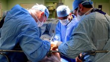 Un chirurgien meurt en pleine opération