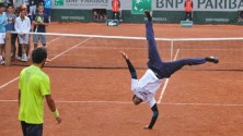 Gael Monfils et Laurent Lokoli font un battle de danse à Roland-Garros