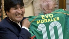 Evo Morales : Président et footballeur professionnel à 54 ans
