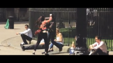 Comment réagissent les gens face à une violence conjugale en public ?