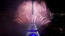 14 Juillet: Le spectaculaire feu d’artifice à la tour Eiffel
