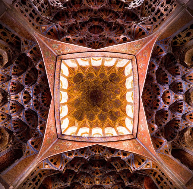 Incredible-and-Colorful-Mosque-1-640x626