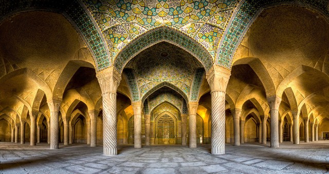 Incredible-and-Colorful-Mosque-2-640x339