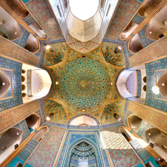 Incredible-and-Colorful-Mosque-4-640x640