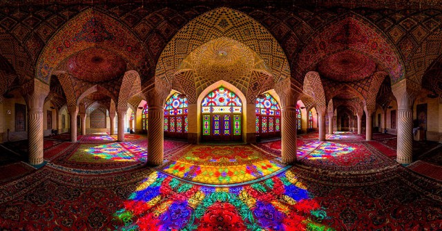 Incredible-and-Colorful-Mosque-5-640x335