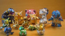 Un artiste japonais transforme des canettes vides en figurines
