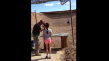 Cette fille de 9 ans tue accidentellement son instructeur d&rsquo;armes à feu