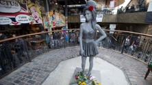 Une statue en bronze pour les 31 ans d&rsquo;Amy Winehouse