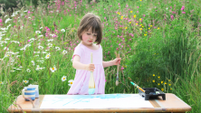 Une petite fille autiste peint des œuvres d&rsquo;art