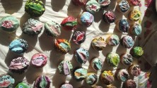 Une mère prépare des Cookies en forme de vagin pour une classe primaire