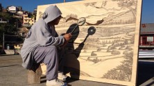 Une loupe et la puissance du soleil comme outils pour dessiner