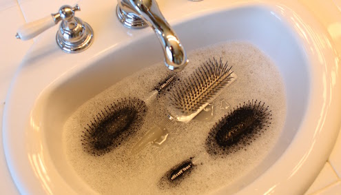 How-to-clean-hair-brushes-