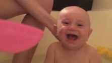 Qu&rsquo;est ce qu&rsquo;il est mignon ce bébé avec son fou rire