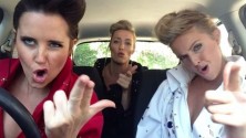 Le retour des trois Australiennes qui chantent et dansent dans une voiture