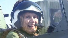 À 92 ans, elle remonte dans un avion de combat