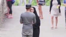 Social Experiement : Une femme musulmane battue dans la rue