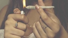 10 bonnes raisons d&rsquo;avoir un copain fumeur de cannabis