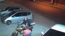 Il vole une moto sous les yeux de son propriétaire et sans scrupule