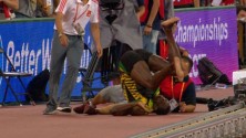 Usain Bolt renversé par un caméraman après sa victoire sur 200m