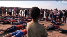 Des Rbatis allongés sur la plage pour rendre hommage au petit Aylan