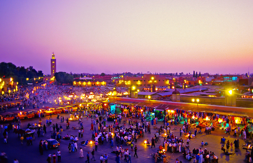 Jemaa el Fna (central square), Mosquee Koutoubia (mosque) in background, Marrakech, Morocco