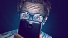 Tu sais que tu es accro à ton téléphone quand…