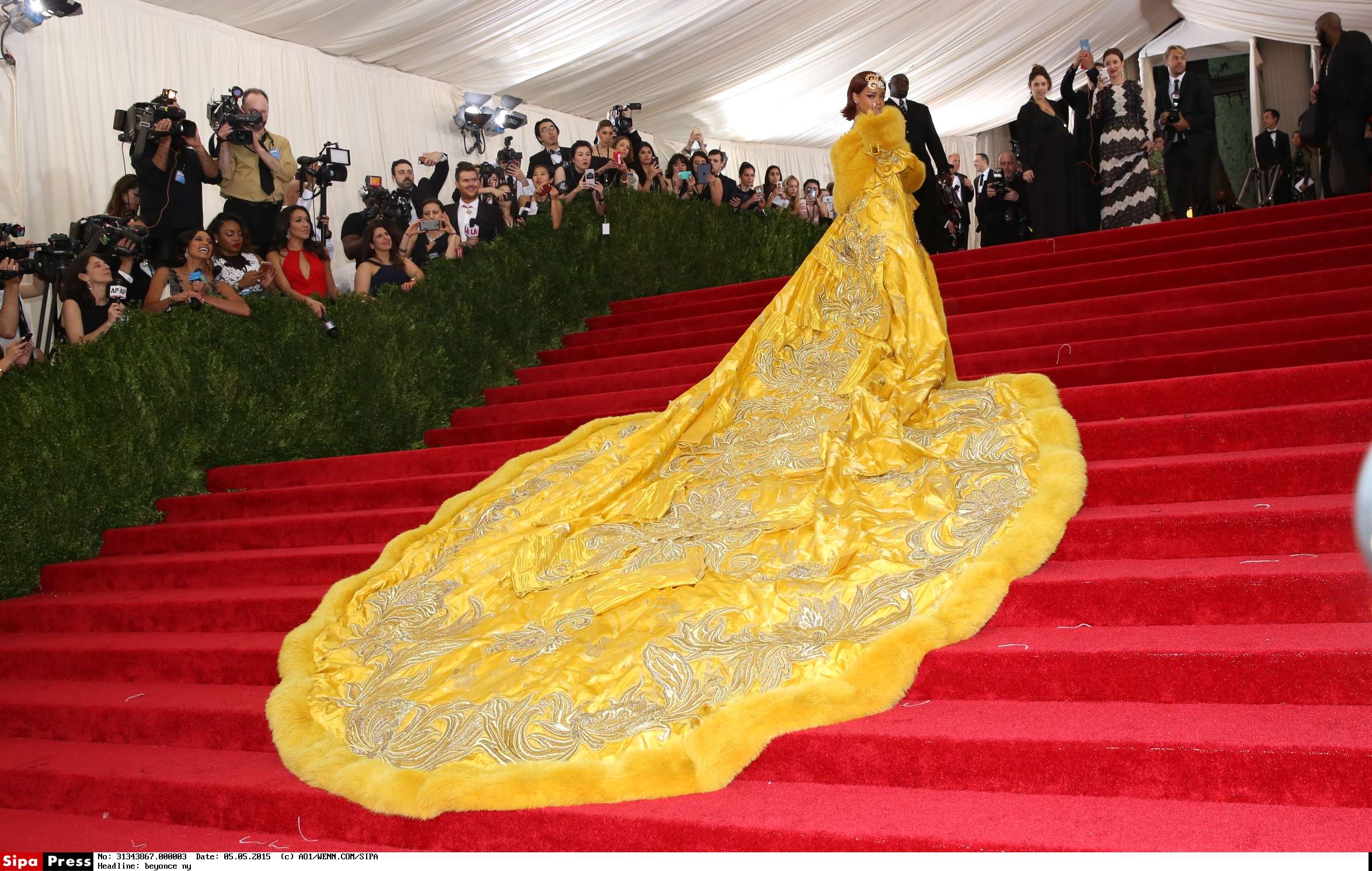 the 'China: Through The Looking Glass' Costume Institute Benefit Gala at the Metropolitan Museum of Art on May 4, 2015 in New York City. Featuring: rihanna Where: New York, New York, United States When: 05 May 2015 Credit: Andres Otero/WENN.com/met_gala_ny_2015_set_5_050515_01.wenn22450143/1505051406