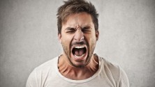 7 signes qui montrent que tu es toujours le &lsquo;angry friend&rsquo;