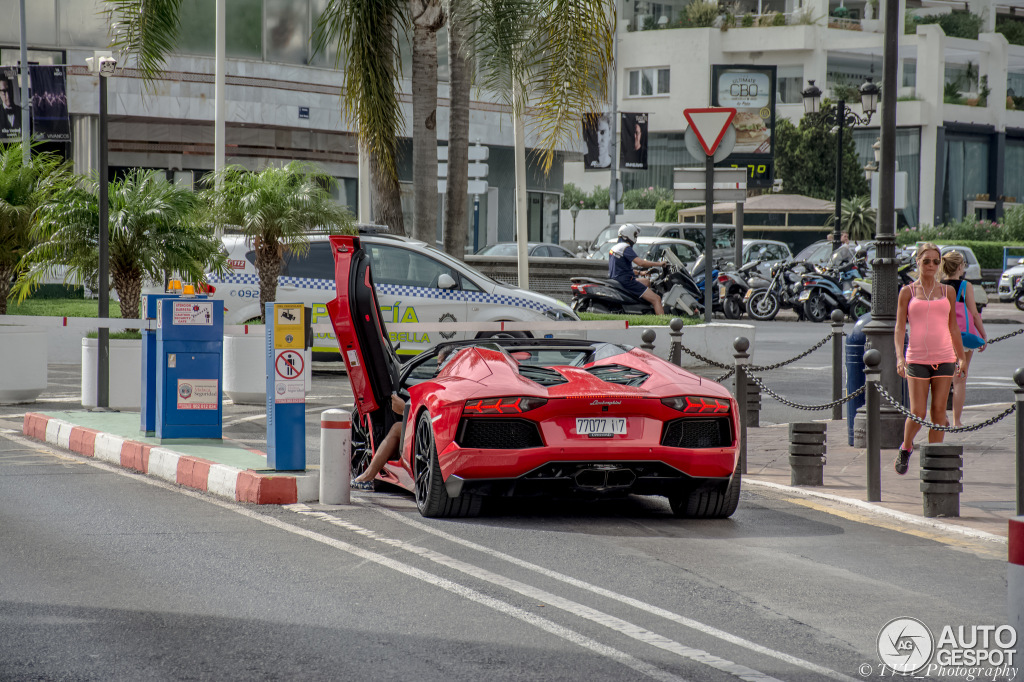 lamborghini-aventador-lp700-4-roadster-c255413082015204911_7