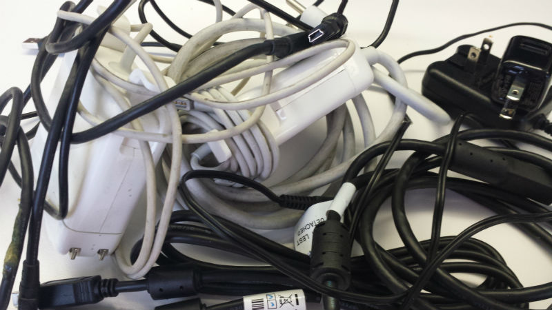 fixedbyvonnie-cables-and-usb-chargers-tangled