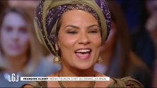 La chanteuse Oum invitée au Grand Journal de Canal+ chante en A cappella
