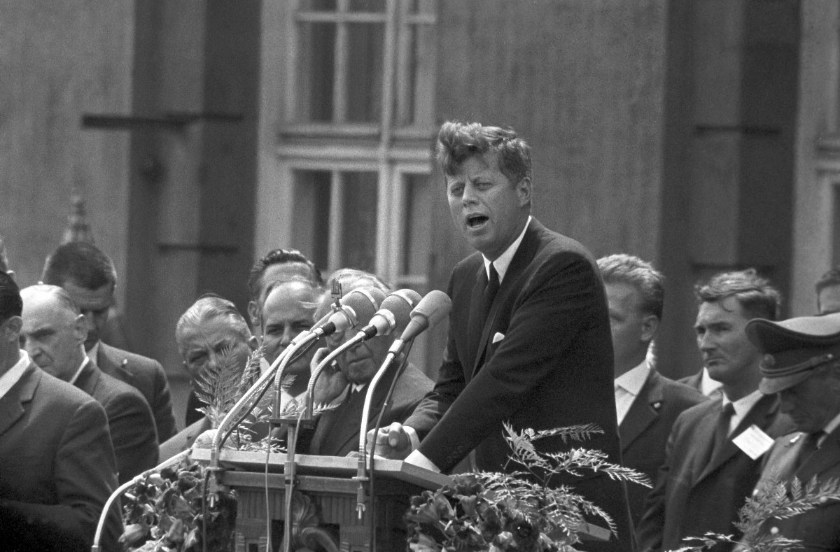 " Ich bin ein Berliner" - US president John F. Kennedy on 26 June 1963 in Berlin speaking in front of the city hall Schoeneberg.