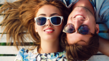 7 raisons pour lesquelles les couples heureux postent moins sur les réseaux sociaux