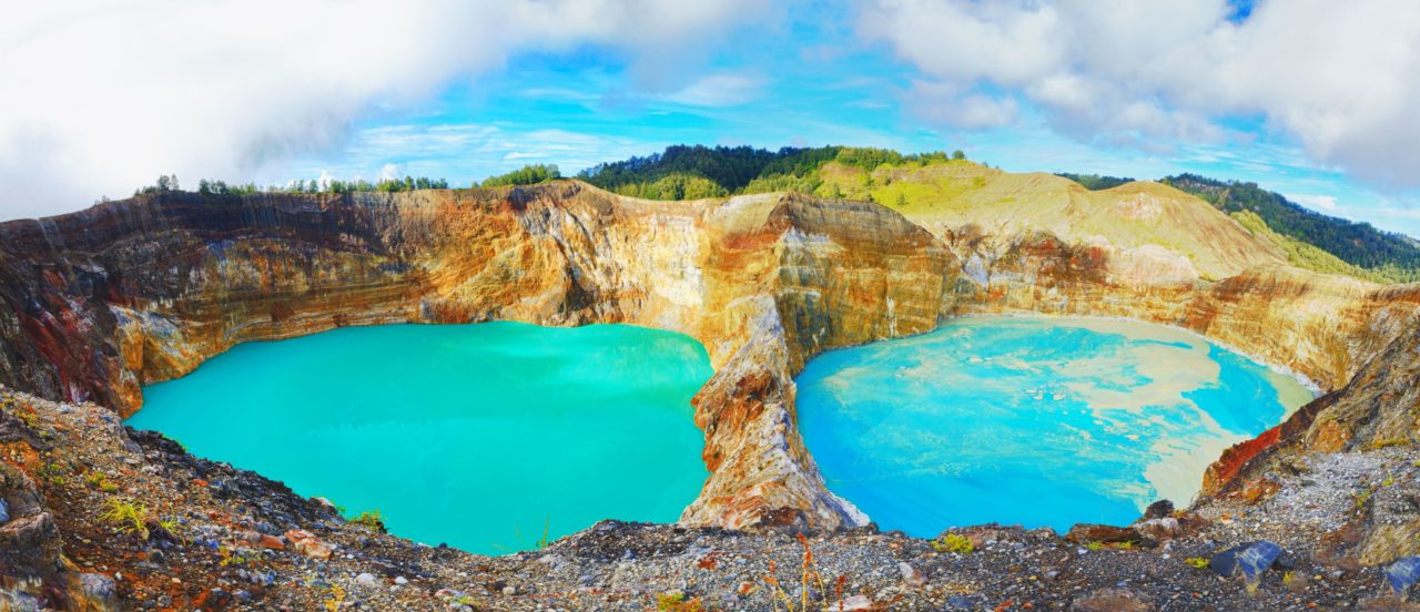 volcanic-lakes-at-polo-and-nuamuri-koofai-in-kelimutu-flores-indonesia