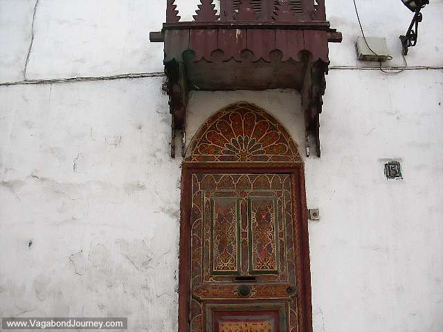 08-1747-artistic-doors-arab-world
