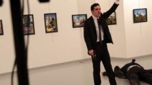 Vidéo : Assassinat de l&rsquo;ambassadeur Russe en Turquie en direct à la TV