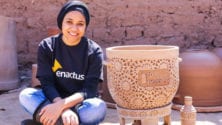 Cette entrepreneuse marocaine confectionne des réfrigérateurs écologiques