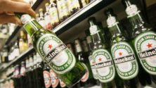 Quel est le peuple qui consomme 120M litres de boissons alcoolisées par an ?