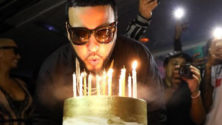 Voici comment te comporter si tu sais que tes amis comptent t&rsquo;organiser un anniversaire surprise