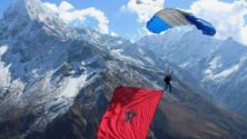 Le drapeau du Maroc au sommet de l&rsquo;Himalaya à l&rsquo;occasion du 42e anniversaire de la Marche verte