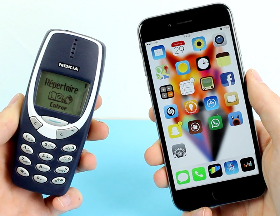 Когда вышли мобильные телефоны. Nokia 3310 и iphone. Nokia 3310 сенсорный. Айфон vs Nokia 3310. Нокиа 3310 2021.
