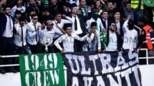 Raja : Les supporters au stade en tenues de travail pour protester contre la programmation