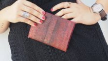 La startup de cette étudiante marocaine propose des accessoires à base de cuir de poisson