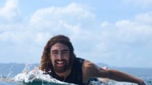 Ce jeune surfeur marocain fait le tour de l&rsquo;Afrique pour distribuer des filtres à eau aux populations démunies